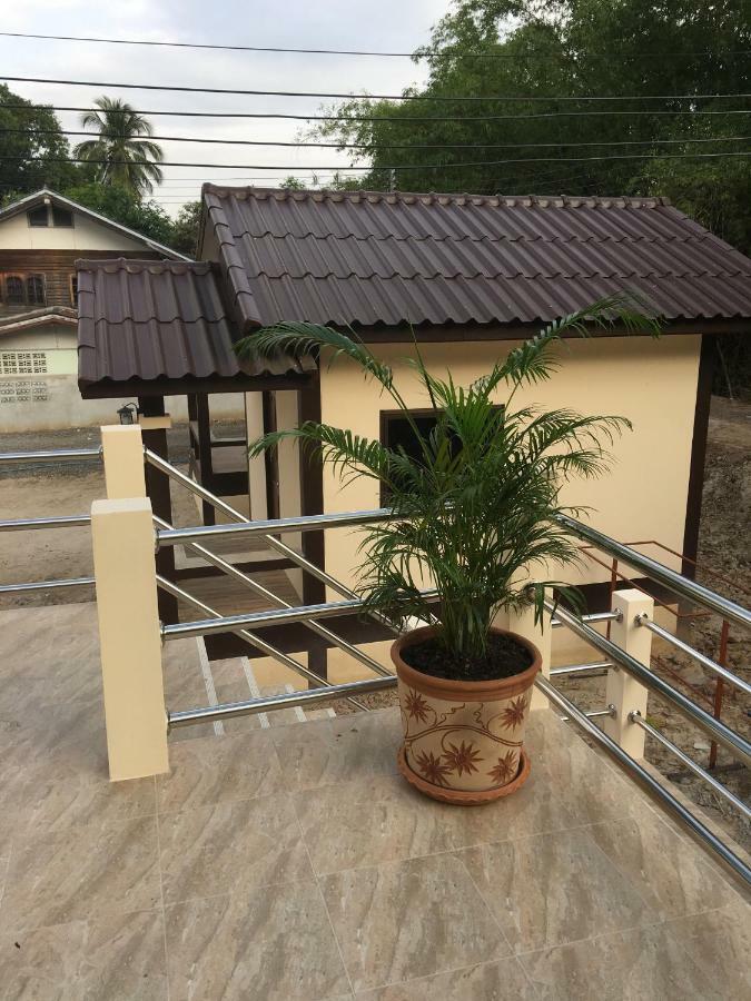 Sunray Guesthouse สุนันท์บ้านพักริมคลอง يوثاي ثاني المظهر الخارجي الصورة